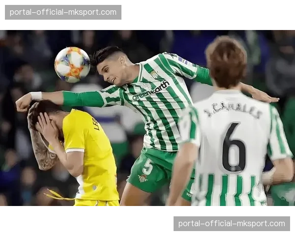 比利亚雷亚尔2-2战平皇家贝蒂斯，两队全场对攻贡献四十脚射门